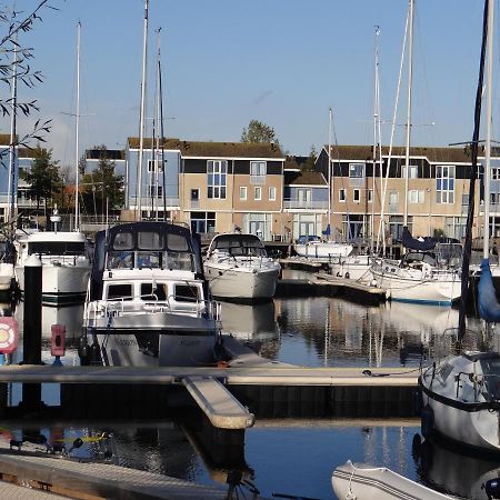 Vakantiewoning Direct Aan Het Veerse Meer Kortgene Luaran gambar